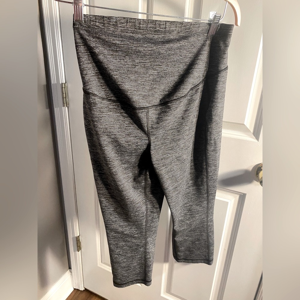 Old Navy maternity leggings Grey stripe